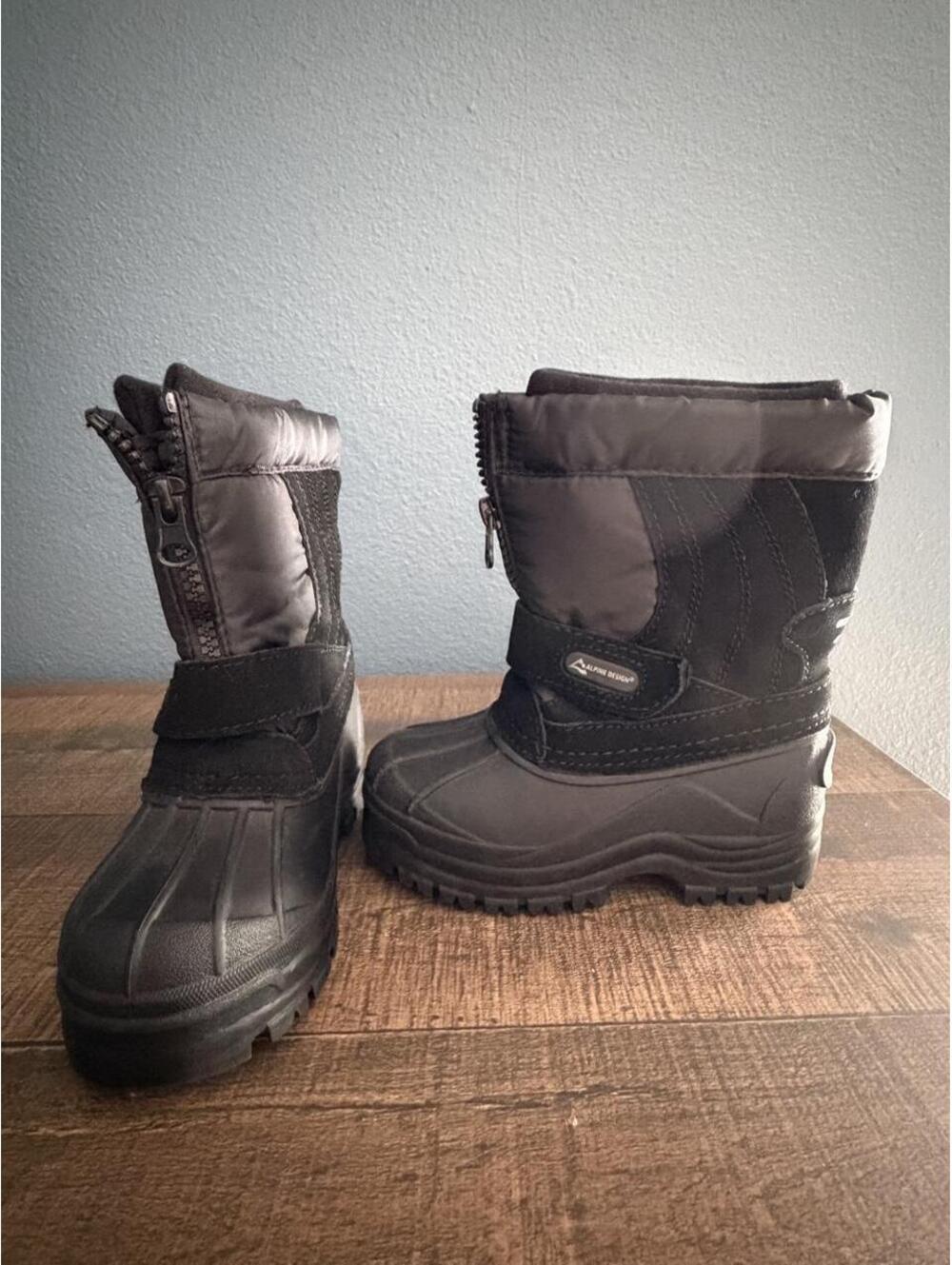 Alpine Snow black snow boots